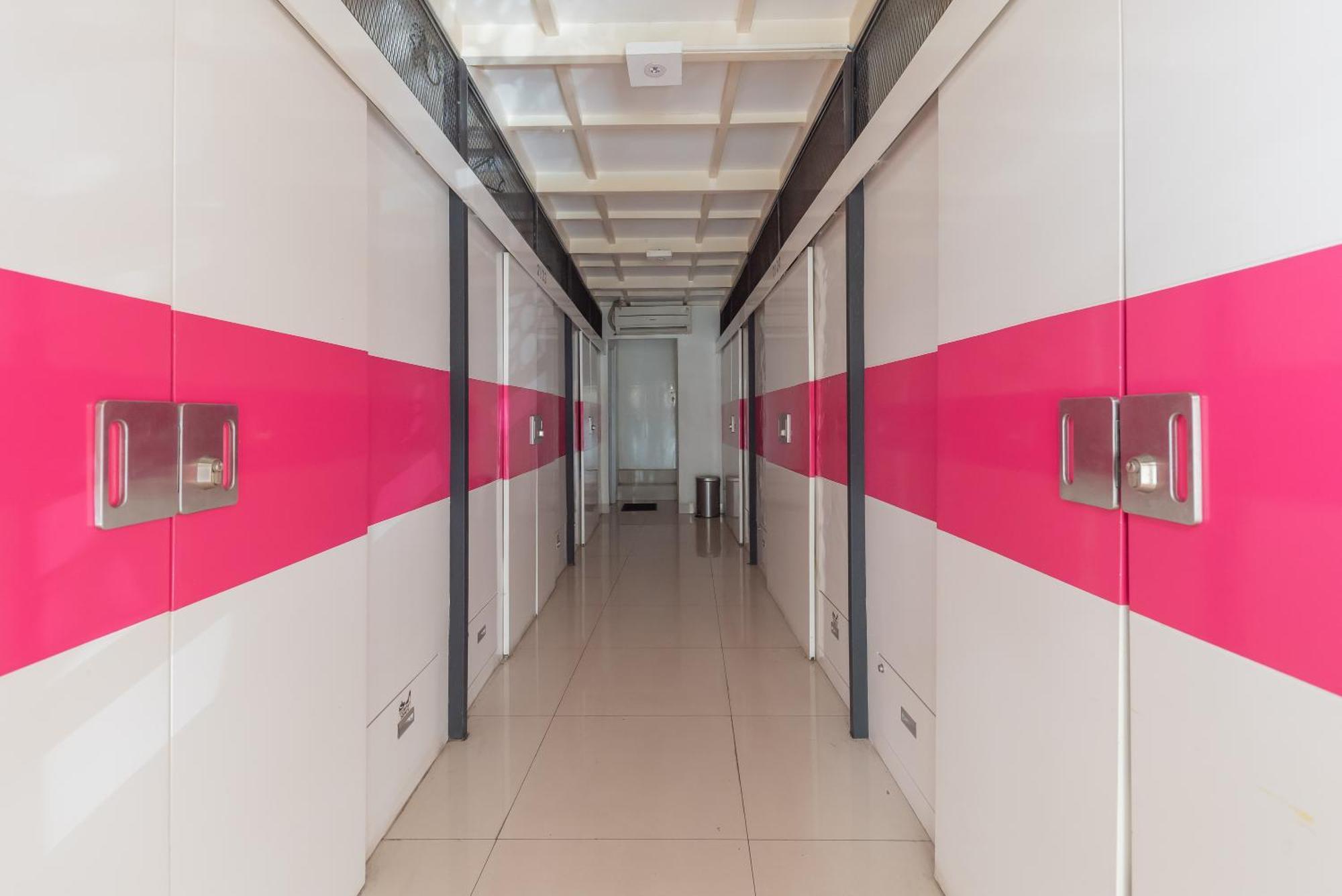 Reddoorz Hostel At Kiara Cozy Kircon Бандунг Екстер'єр фото