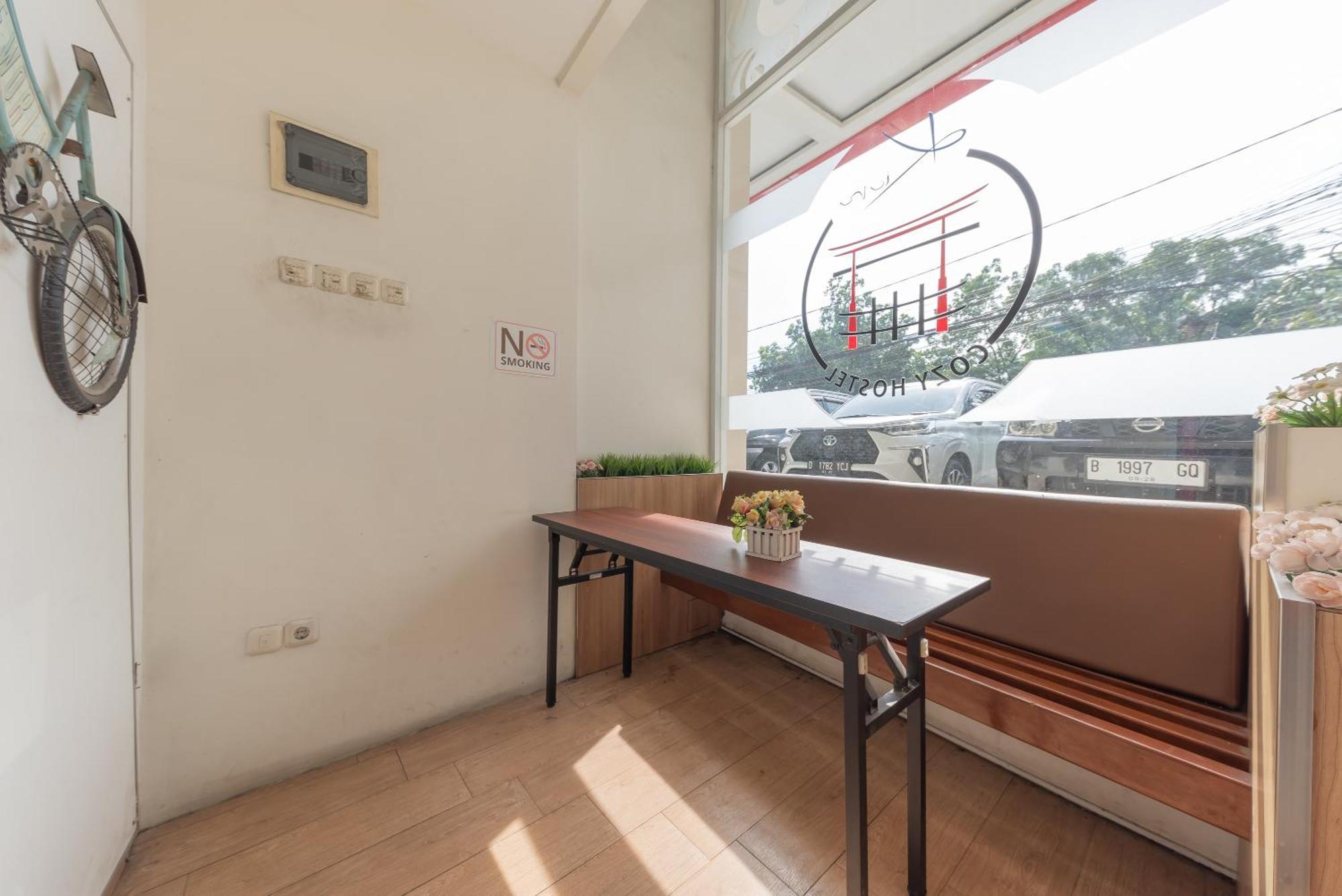 Reddoorz Hostel At Kiara Cozy Kircon Бандунг Екстер'єр фото
